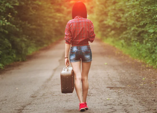 Güzel kız araba durur