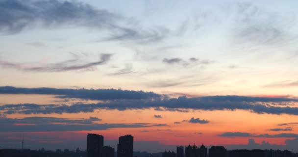 Silhouette of the city at sunset. — Stock Video