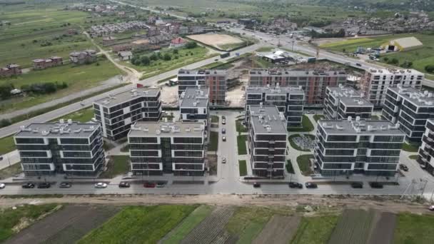 Vista aérea del sitio de construcción de apartamentos — Vídeo de stock
