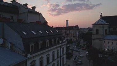 lviv şehrinin üstündeki günbatımının havadan görüntüsü