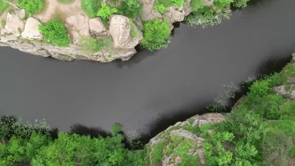 Vista superior del río en el cañón — Vídeos de Stock