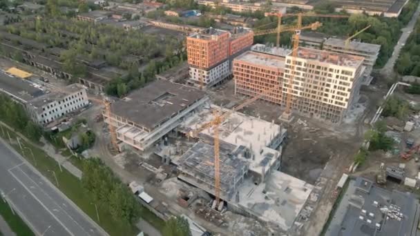 Widok z lotu ptaka na plac budowy apartamentów — Wideo stockowe