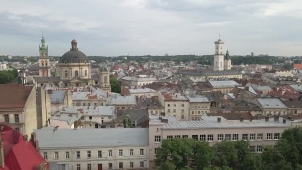 今夏日落时分的利沃夫市中心鸟瞰图 — 图库视频影像