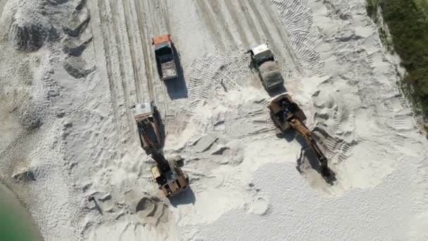 Kamieniołomy piasku ciężki sprzęt przemysłowy — Wideo stockowe