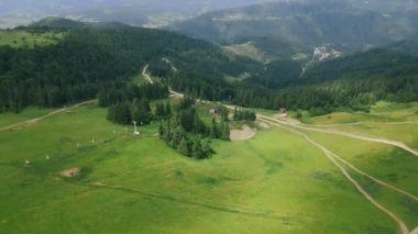 Karpat Dağları 'nın hava panoramik manzarası Ukrayna