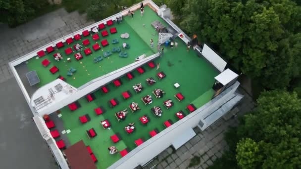 Open air cinema at the roof of the building — Stock Video