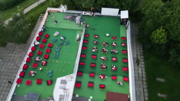 Open air cinema at the roof of the building — Stock Video