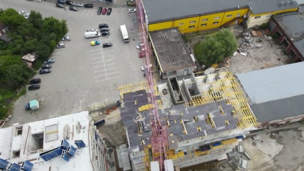 Zicht vanuit de lucht op de bouwplaats. stadsontwikkeling. — Stockvideo