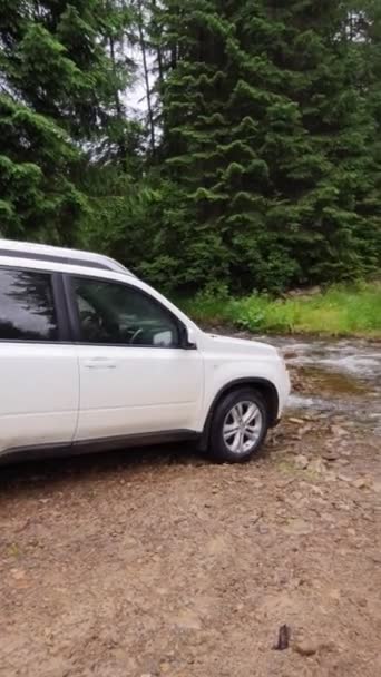 Suv car travel by carpathian mountains crossing river — Stock Video