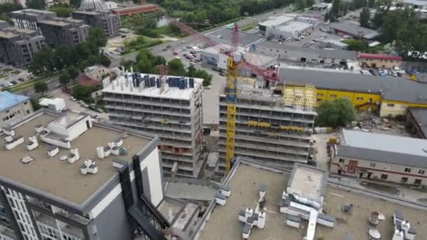 Vista aérea do canteiro de obras. desenvolvimento urbano. — Vídeo de Stock