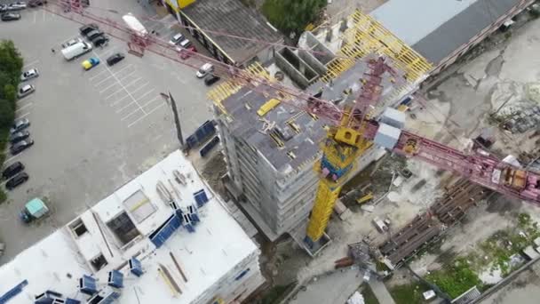 Légi felvétel az építkezésről. városfejlesztés. — Stock videók