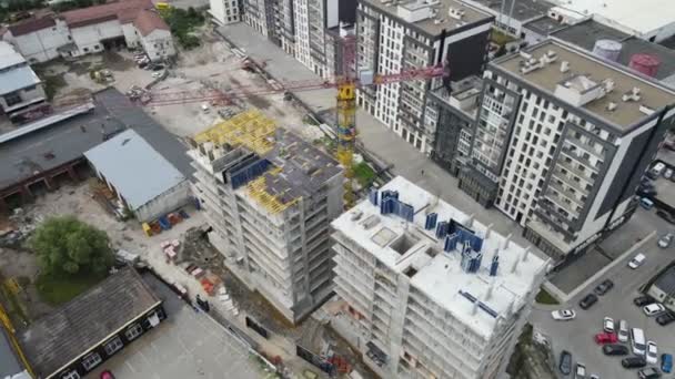 İnşaat alanının havadan görüntüsü. şehir gelişimi. — Stok video