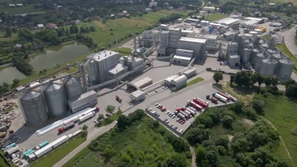 Luchtfoto van de oliefabriek — Stockvideo