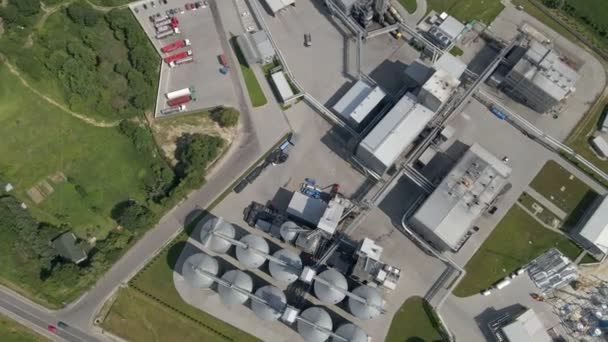 Vista aérea de la fábrica de petróleo — Vídeos de Stock