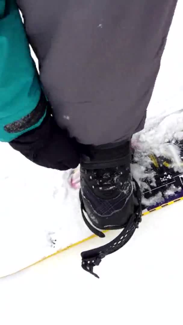 Προσδεθείτε. έννοια snowboarding — Αρχείο Βίντεο