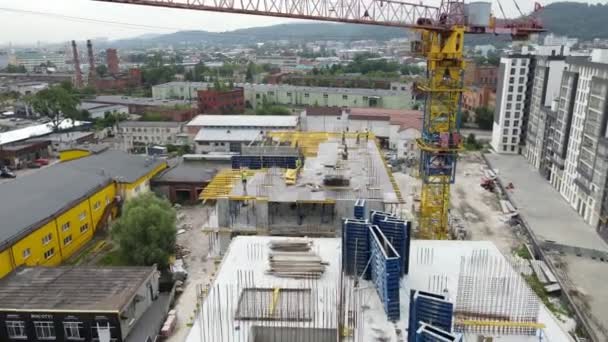 Vista aérea do canteiro de obras. desenvolvimento urbano. — Vídeo de Stock