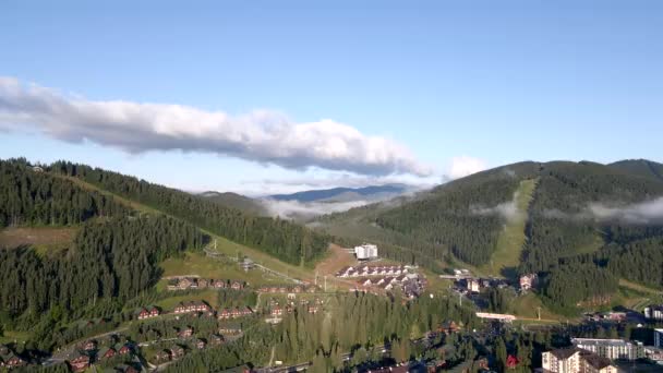 Vue aérienne du village d'été des Carpates — Video