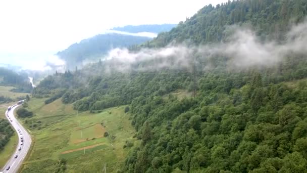 Воздушный вид на горы после дождя — стоковое видео