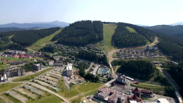 Vista aérea do resort bukovel verão — Vídeo de Stock