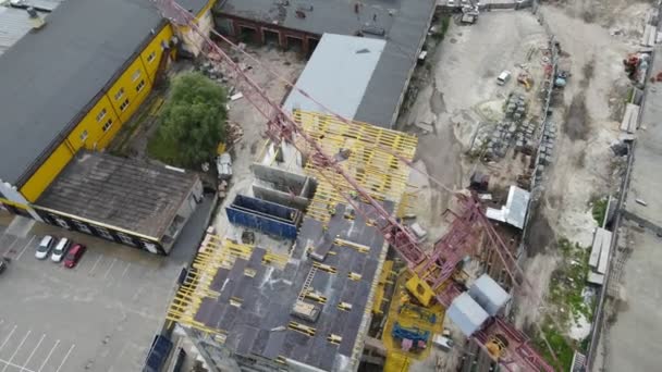 Zicht vanuit de lucht op de bouwplaats. stadsontwikkeling. — Stockvideo