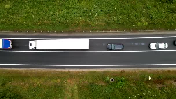 Vue aérienne du speedway avec circulation dense — Video