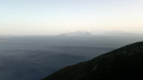 Légi kilátás naplemente felett lefkada sziget Görögországban — Stock videók