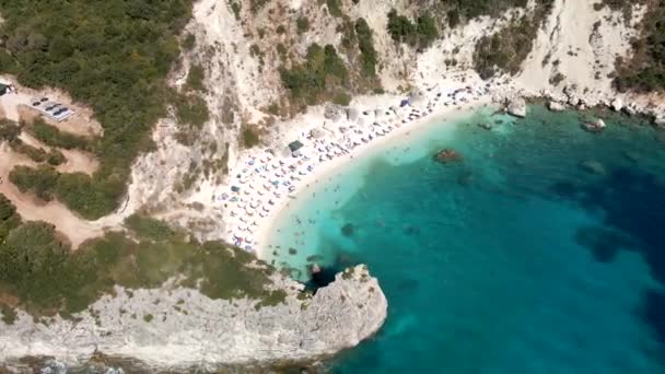Aerial view of lefkas beach at sunny summer day people sunbathing greece vacation — Stock Video