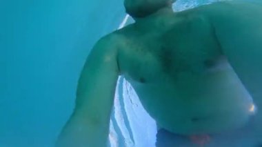 Arka planda Sualtı Şnorkelleme Macera Masası