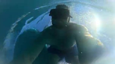 Arka planda Sualtı Şnorkelleme Macera Masası