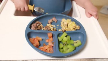 Childs Bölünmüş Tabağı Dengeli Yemek Yakın Çekim