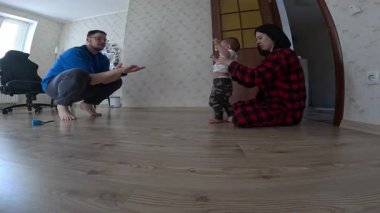Aile Evdeki İlk Adımları Yakaladı.