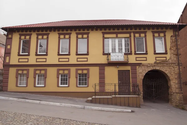 Novo edifício com arquitectura antiga — Fotografia de Stock