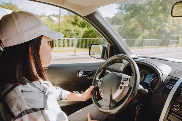 Jong Mooi Bestuurder Vrouw Zitten Auto Uitzicht Van Binnenuit — Stockfoto