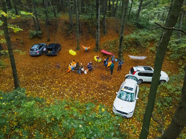 Lviv Ucrania Octubre 2020 Amigos Reunidos Bosque Para Barbacoa Otoño — Foto de Stock