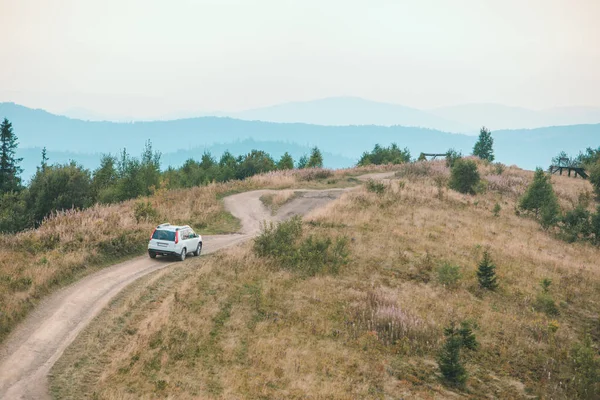 Позашляховий Автомобіль Подорож Горами Пік Осіннього Сезону Дорожня Подорож — стокове фото