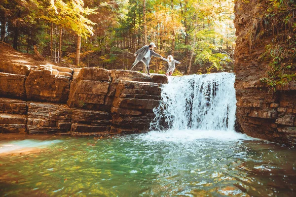 Young Woman Toddler Girl Looking Waterfall Autumn Forest Hiking Concept — Stock Photo, Image