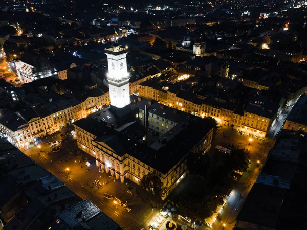 Nacht Luftaufnahme der alten europäischen Stadt mit engen Straßen — Stockfoto