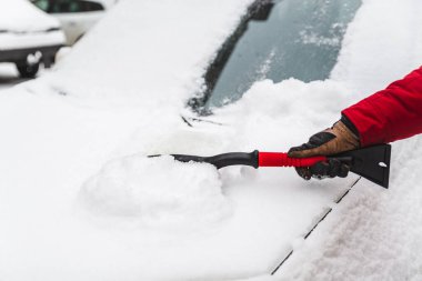 Kar temizleme konseptiyle kaplı kar fırtınası arabasından sonra
