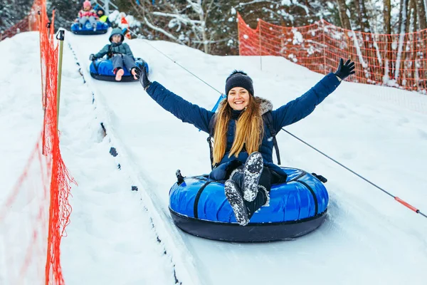 Mosolygó Hócsőben Húzta Fel Winter Hill — Stock Fotó