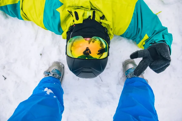 Couple Having Fun Taking Picture Reflection Ski Goggles Winter Activities — Stock Photo, Image