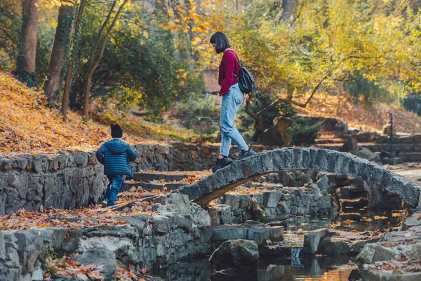 Mother Little Kid Resting Autumn City Public Park Copy Space — Stock Photo, Image