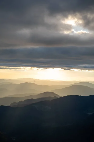 Vista Pôr Sol Acima Pico Das Montanhas Espaço Cópia — Fotografia de Stock