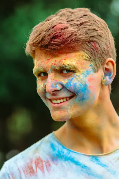 Portré Fiatal Boldog Ember Piszok Holi Festékek Indiai Fesztivál — Stock Fotó