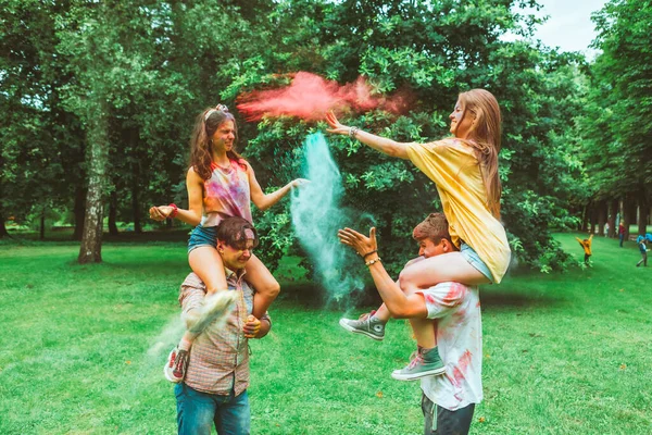 Junge Glückliche Freunde Beim Holi Fest Traditionellen Indischen Feiertagen — Stockfoto