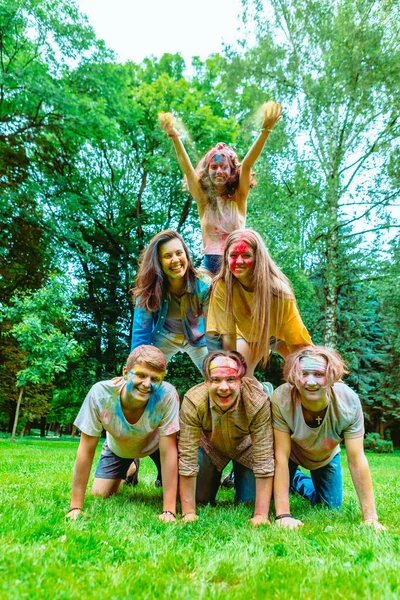 Jovens Amigos Felizes Feriado Tradicional Indiano Holi Fest — Fotografia de Stock