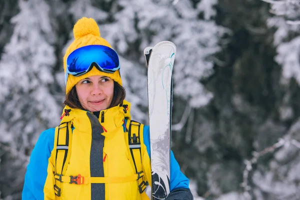 Glimlachend Prachtig Vrouw Portret Ski Outfit Winter Activiteiten — Stockfoto