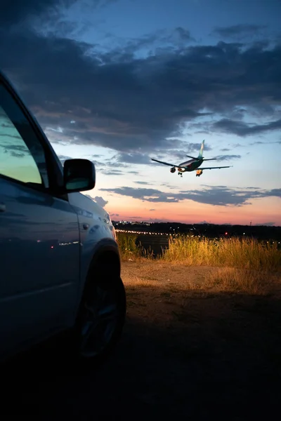 Fari Dell Automobile Lampeggianti Sull Aereo Atterraggio Trasporto Viaggio — Foto Stock