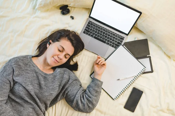 Young Woman Studying Bed Writing Notebook Working Laptop Copy Space — Stock Photo, Image