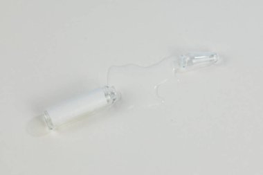 Kopyalama alanı beyaz arkaplan ile tıbbi ampullerin görünümü