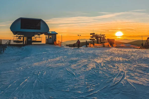 Ηλιοβασίλεμα Στην Κορυφή Του Χιονοδρομικού Λόφου Αντίγραφο Χώρου — Φωτογραφία Αρχείου